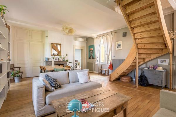 Maison atypique avec jardin et piscine