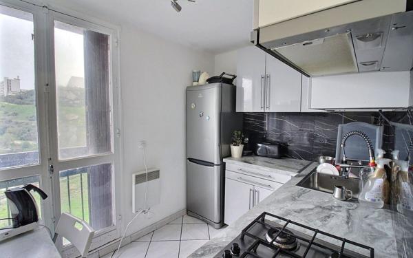 Appartement à vendre    4 pièces • 69,44 m2 Marseille 15