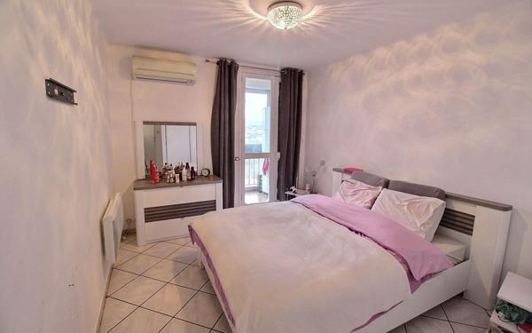 Appartement à vendre    4 pièces • 69,44 m2 Marseille 15