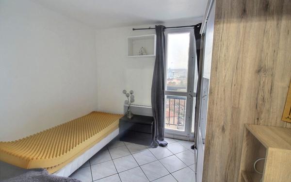 Appartement à vendre    4 pièces • 69,44 m2 Marseille 15