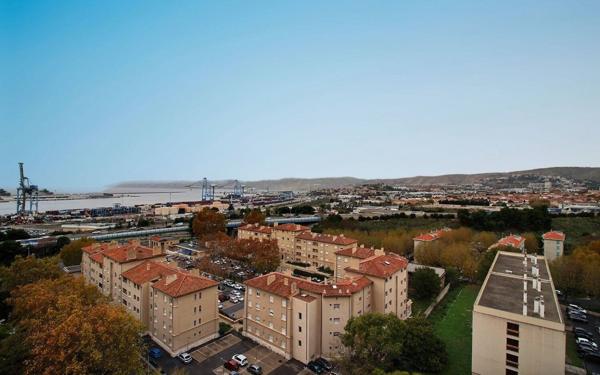 Appartement à vendre    4 pièces • 69,44 m2 Marseille 15