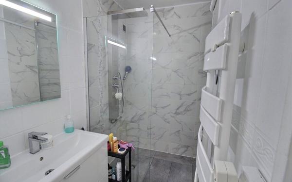 Appartement à vendre    4 pièces • 69,44 m2 Marseille 15