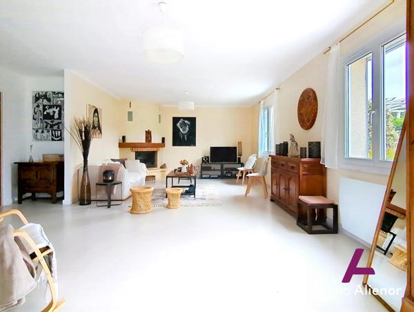 Maison 5 pièces 140 m² avec chalet et piscine