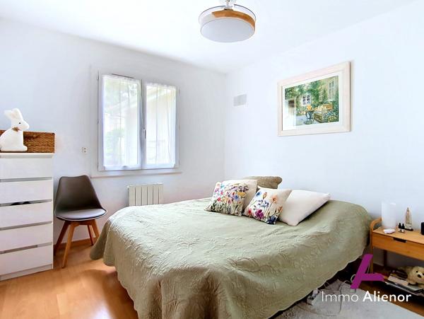 Maison 5 pièces 140 m² avec chalet et piscine