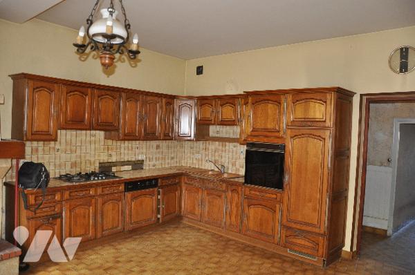 AURIGNAC centre : maison de village avec garage, grange et cour attenants et un jardin 
148.400 € CC