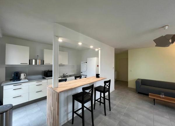 Appartement à louer    4 pièces • 79,30 m2 Bordeaux