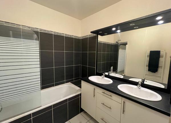 Appartement à louer    4 pièces • 79,30 m2 Bordeaux