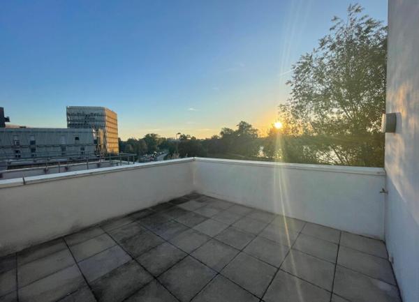 Appartement à louer    4 pièces • 79,30 m2 Bordeaux