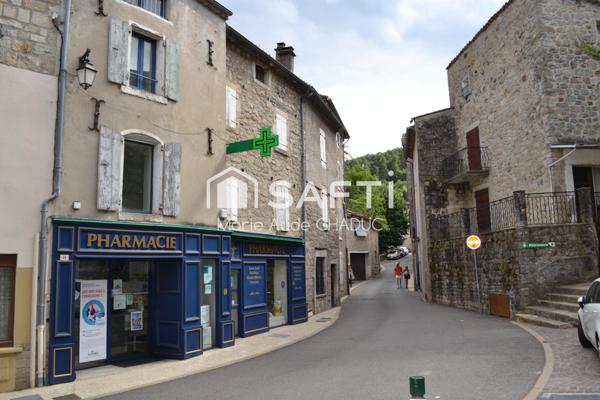 Immeuble 415 m2 avec local commercial libre