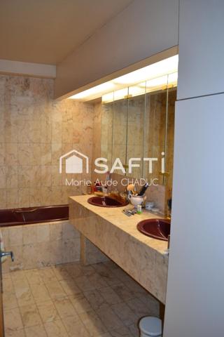 Immeuble 415 m2 avec local commercial libre