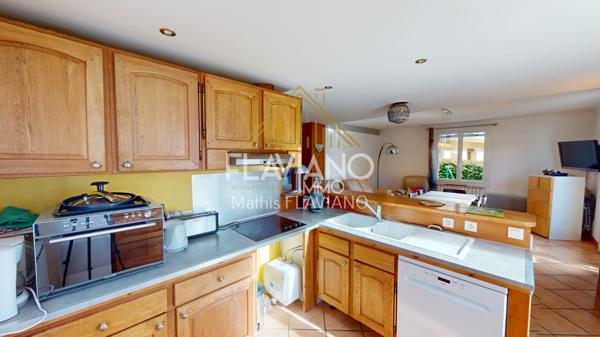 Barcelonnette (04400) REZ-DE-JARDIN 700m2 - CENTRE-VILLE - BARCELONNETTE