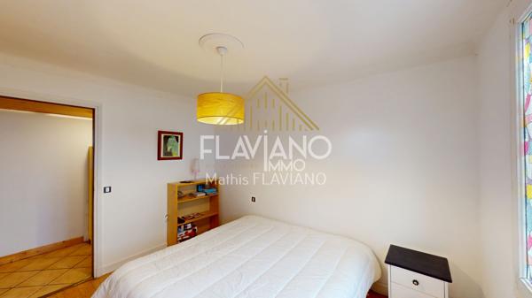 Barcelonnette (04400) REZ-DE-JARDIN 700m2 - CENTRE-VILLE - BARCELONNETTE