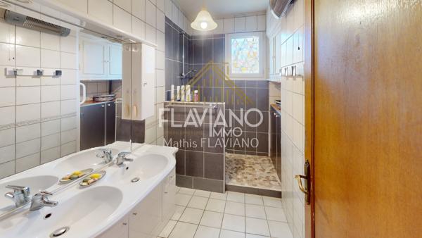 Barcelonnette (04400) REZ-DE-JARDIN 700m2 - CENTRE-VILLE - BARCELONNETTE