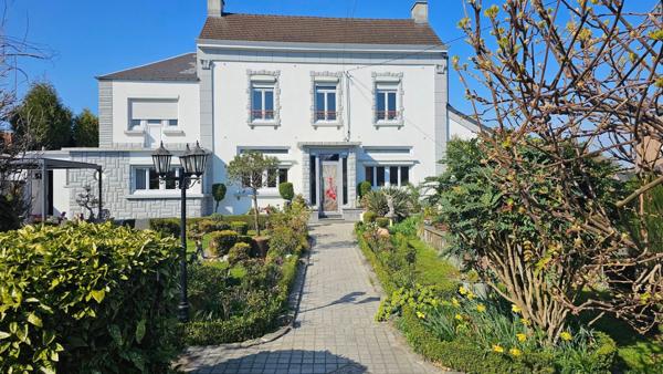 Magnifique Maison 164 m2 - 4 Chambres - Jardin - 2 Garages