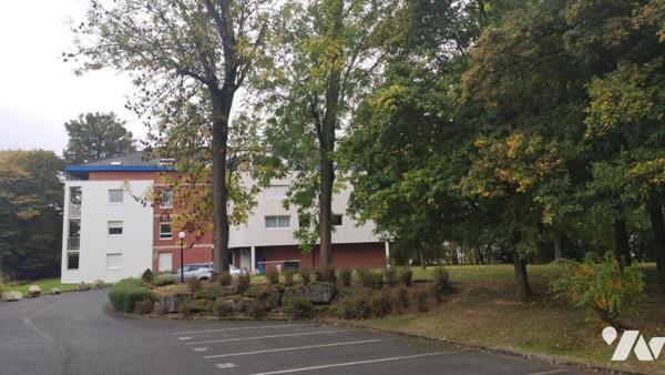 Appartement T2 de 46 m² avec balcon, cave et place de parking.