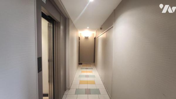 Appartement T2 de 46 m² avec balcon, cave et place de parking.