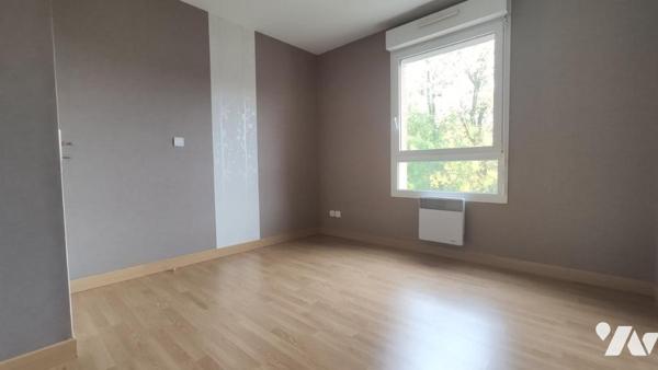 Appartement T2 de 46 m² avec balcon, cave et place de parking.