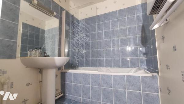 Appartement T2 de 46 m² avec balcon, cave et place de parking.