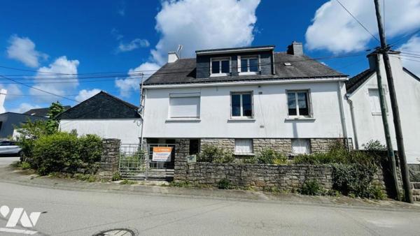CENTRE VILLE AURAY – Maison de ville avec dépendances et 5 Chambres