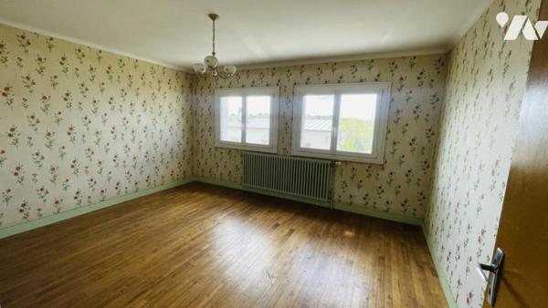 CENTRE VILLE AURAY – Maison de ville avec dépendances et 5 Chambres