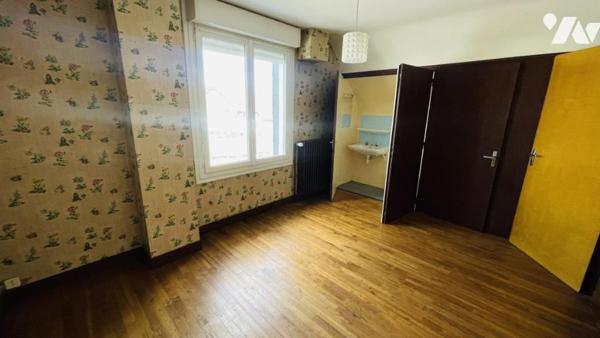 CENTRE VILLE AURAY – Maison de ville avec dépendances et 5 Chambres