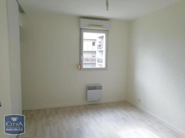 Appartement à louer 2 pièces 54.15m² Allonnes (72700)