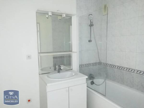 Appartement à louer 2 pièces 54.15m² Allonnes (72700)