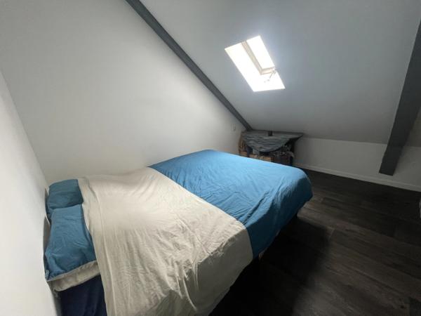 SAUMUR CENTRE-VILLE, Appartement rénové 2 chambres et bureau rénové au pied des commerces.