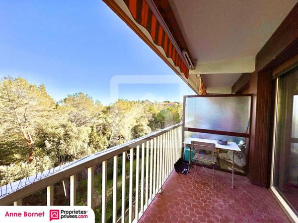 Studio 24,10 m2, terrasse, parking collectif