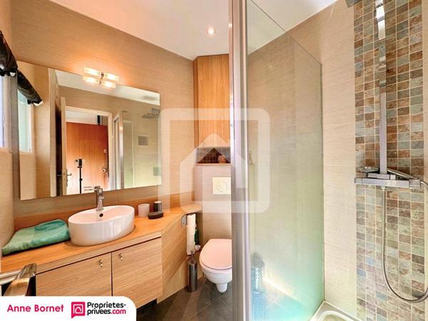 Studio 24,10 m2, terrasse, parking collectif