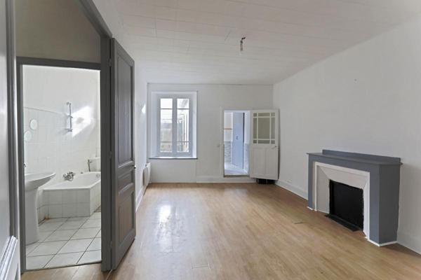 IMMEUBLE 600 m2  avec 6 appartements, un garage, un  jardinet et  3 dépendances  MAZAMET