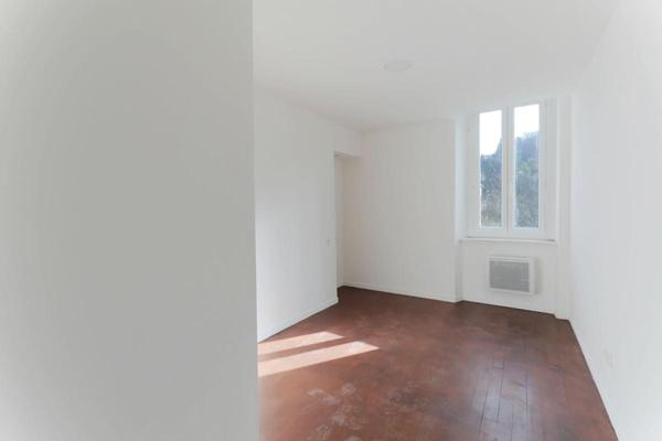 IMMEUBLE 600 m2  avec 6 appartements, un garage, un  jardinet et  3 dépendances  MAZAMET