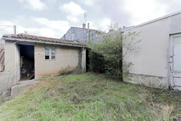 IMMEUBLE 600 m2  avec 6 appartements, un garage, un  jardinet et  3 dépendances  MAZAMET