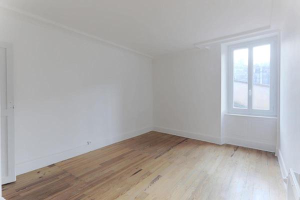 IMMEUBLE 600 m2  avec 6 appartements, un garage, un  jardinet et  3 dépendances  MAZAMET