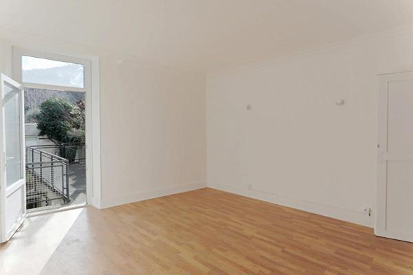 IMMEUBLE 600 m2  avec 6 appartements, un garage, un  jardinet et  3 dépendances  MAZAMET