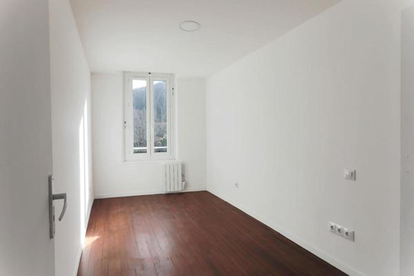 IMMEUBLE 600 m2  avec 6 appartements, un garage, un  jardinet et  3 dépendances  MAZAMET