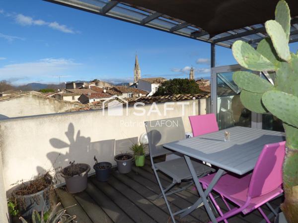 Deux appartements terrasse et garage.