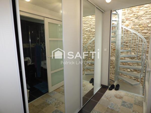 Deux appartements terrasse et garage.