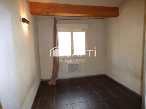 Deux appartements terrasse et garage.