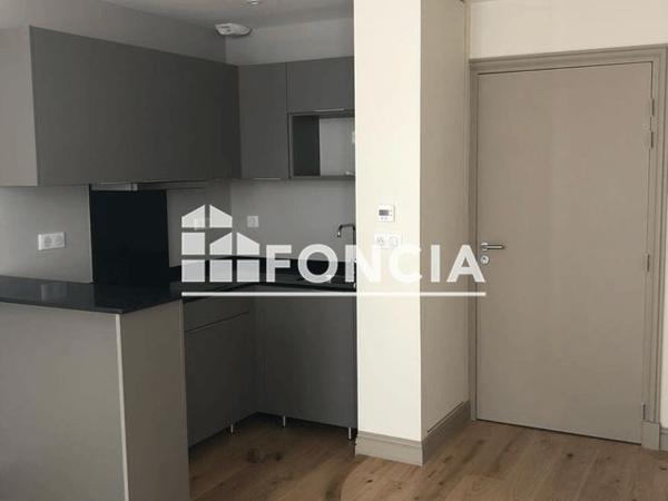 Location Studio 25.85 m² - 13 RUE DE LA BONNETERIE Avignon 84000