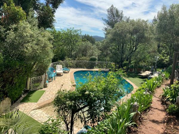 Maison à vendre    8 pièces •  Solliès-Ville