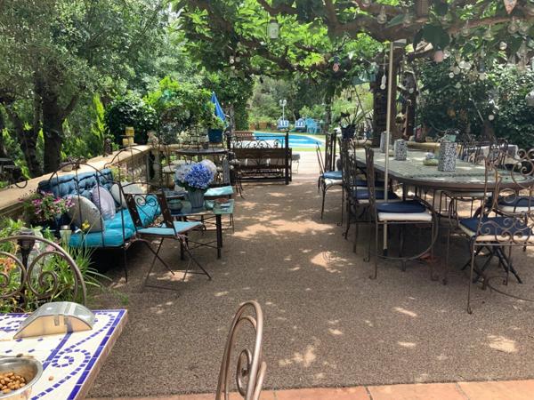 Maison à vendre    8 pièces •  Solliès-Ville