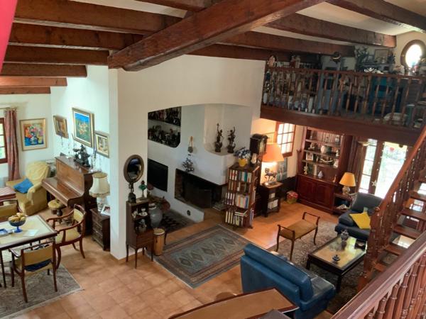 Maison à vendre    8 pièces •  Solliès-Ville