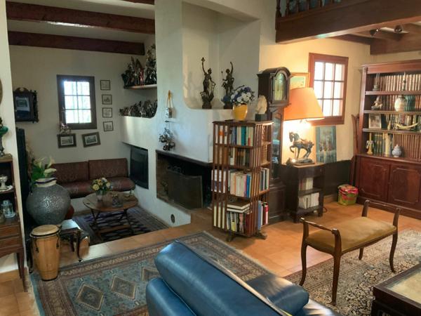 Maison à vendre    8 pièces •  Solliès-Ville