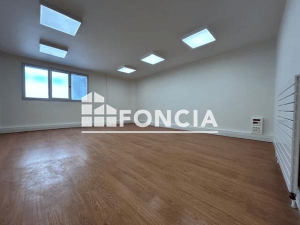 Location Local commercial 1 pièce 31.7 m² - 2 RUE EDGAR QUINET Rethel 08300