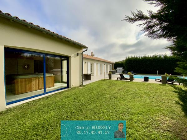 Maison Saint-savinien 9 pièce(s) piscine et local professionnel