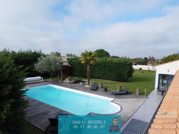 Maison Saint-savinien 9 pièce(s) piscine et local professionnel