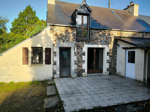 Jolie maison en pierre / Commodités à pieds