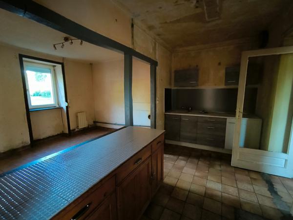 Jolie maison en pierre / Commodités à pieds