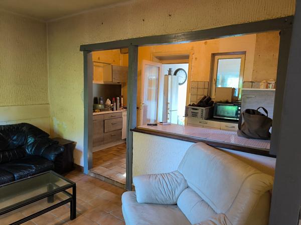 Jolie maison en pierre / Commodités à pieds